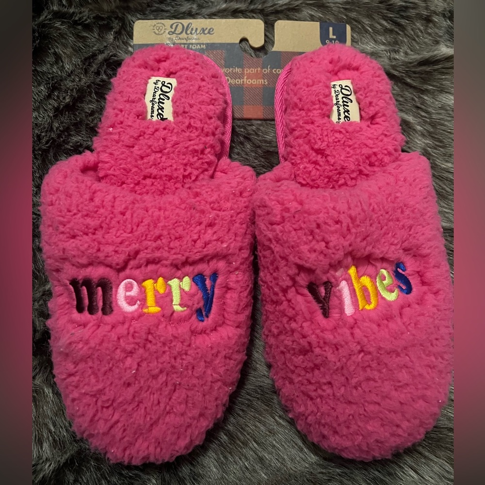 Christmas Slippers - Deluxe Memory Merry Vibes Pink Foam Slippers